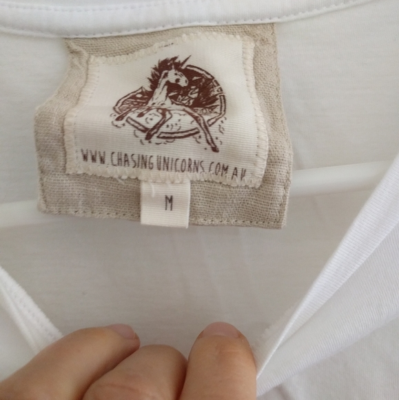 ❤️SOLD❤️ Chasing Unicorns Peace Tee medium - Picture 3 of 3